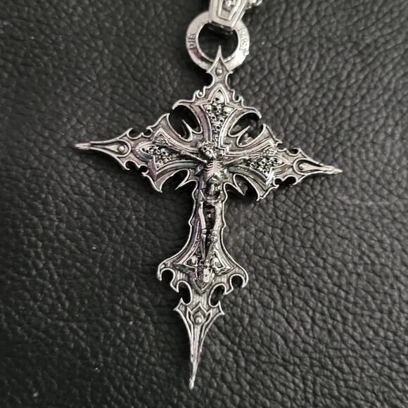 Gothic skeleton crucifix silver tone cross necklace - Picture 7 of 7